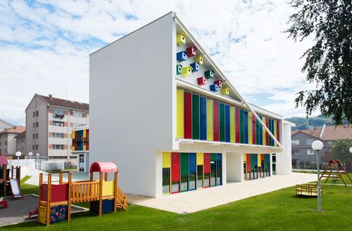 幼儿园装修：幼儿园装修组合滑梯对儿童有什么